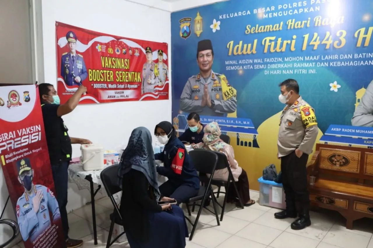 Capai Herd Imunity, Polres Pasuruan Kota Gelar Vaksinasi Malam Hari
