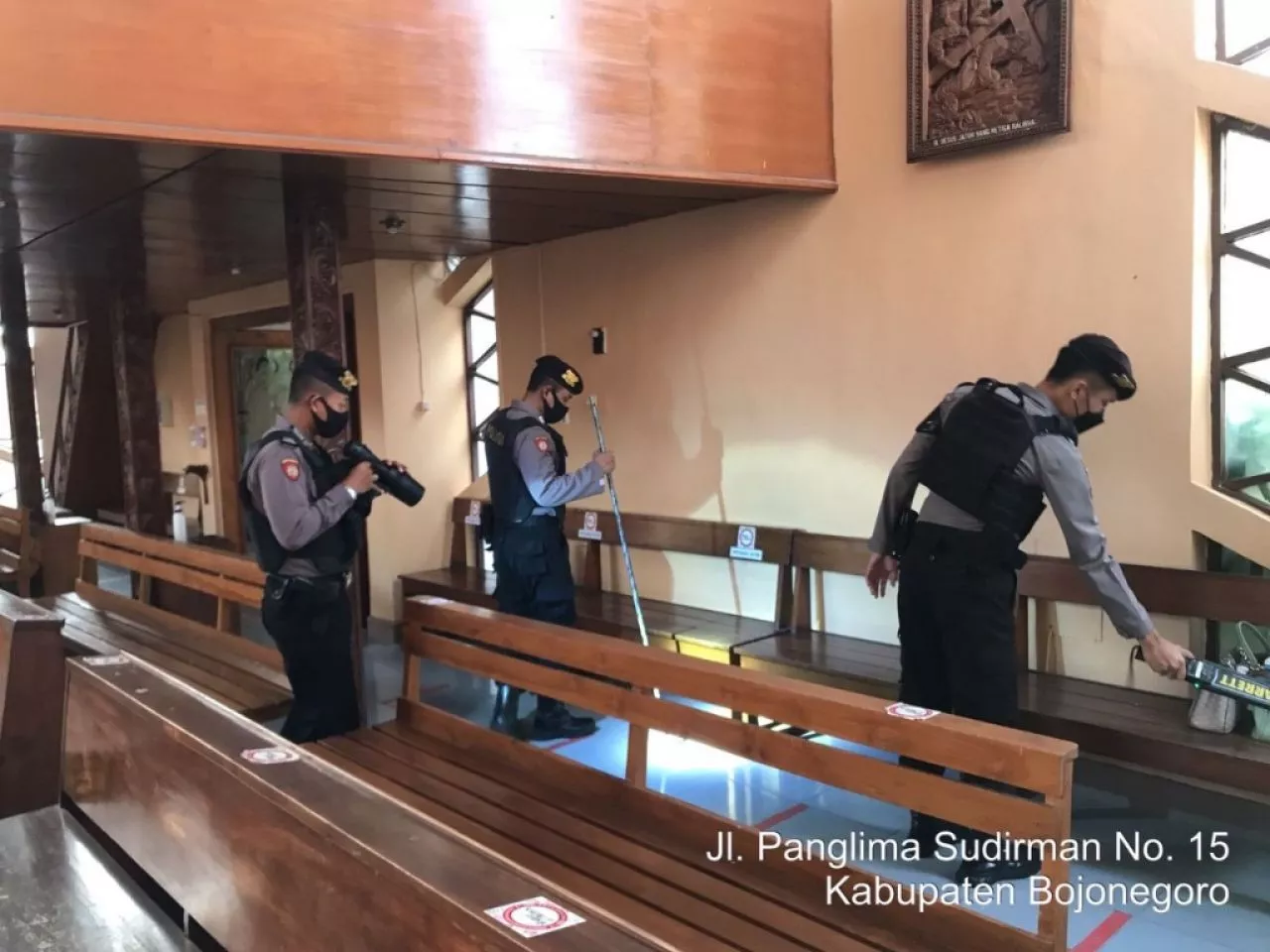 Polisi Sterilisasi Sejumlah Gereja di Bojonegoro Jelang Ibadah Jumat Agung