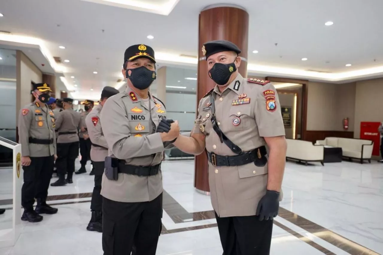 Serah Terima Jabatan Ditpamobvit dan Kenaikan Pangkat Pengabdian Polda Jatim