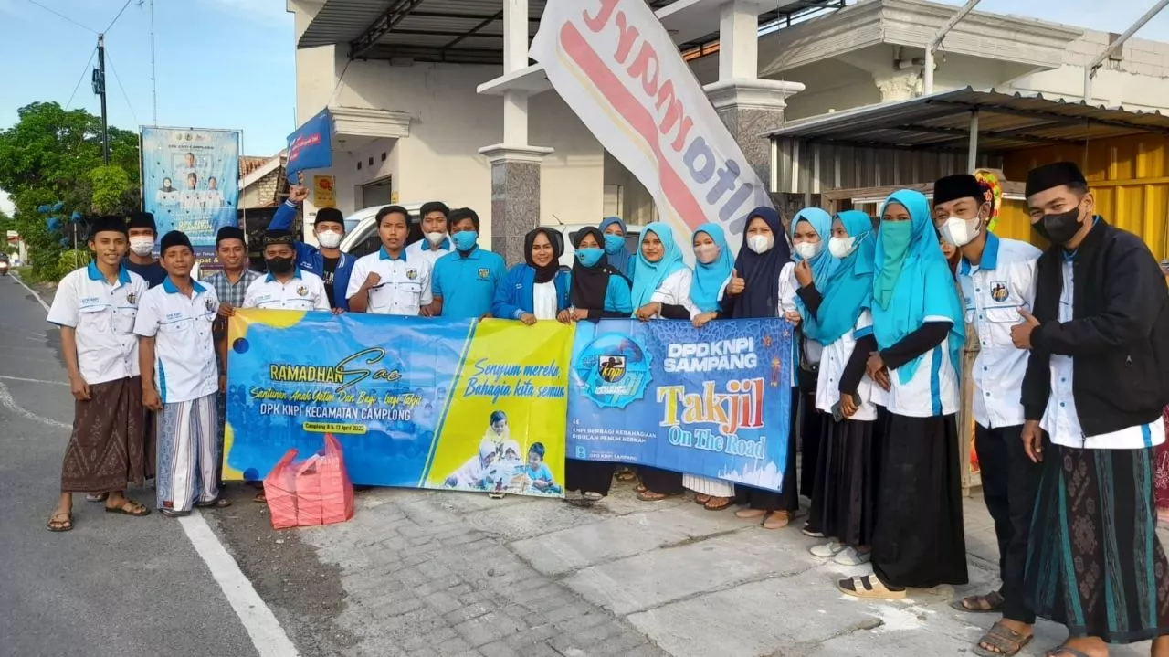DPD KNPI Kabupaten Sampang Berbagi "Takjil On The Road" Temanya