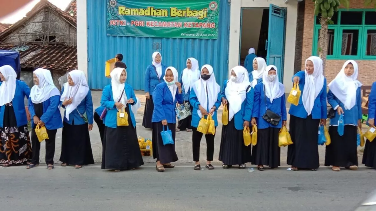 IGTKI - PGRI Ketapang Berbagi Takjil One The Road