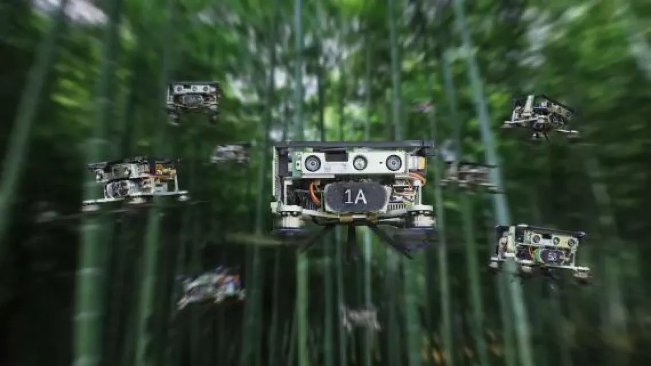 Ilmuwan Tiongkok Kembangkan Sistem Bebas Tabrakan Penerbangan Grup Drone