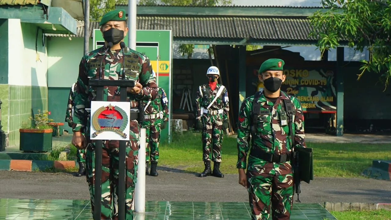 Dandim Gresik Bacakan Amanat Kasad Dalam Upacara Bendera 17 Mei 2022