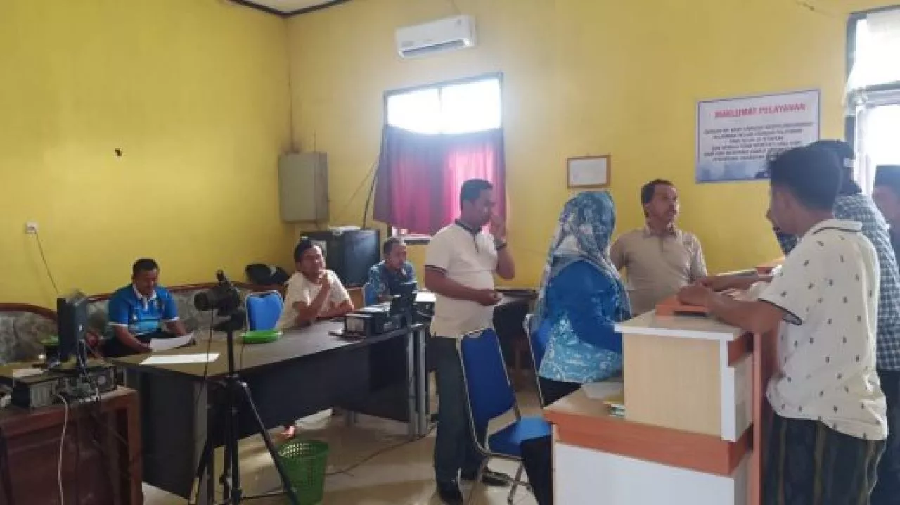 Pelayanan Administrasi di Kecamatan Robatal dikeluhkan Warga