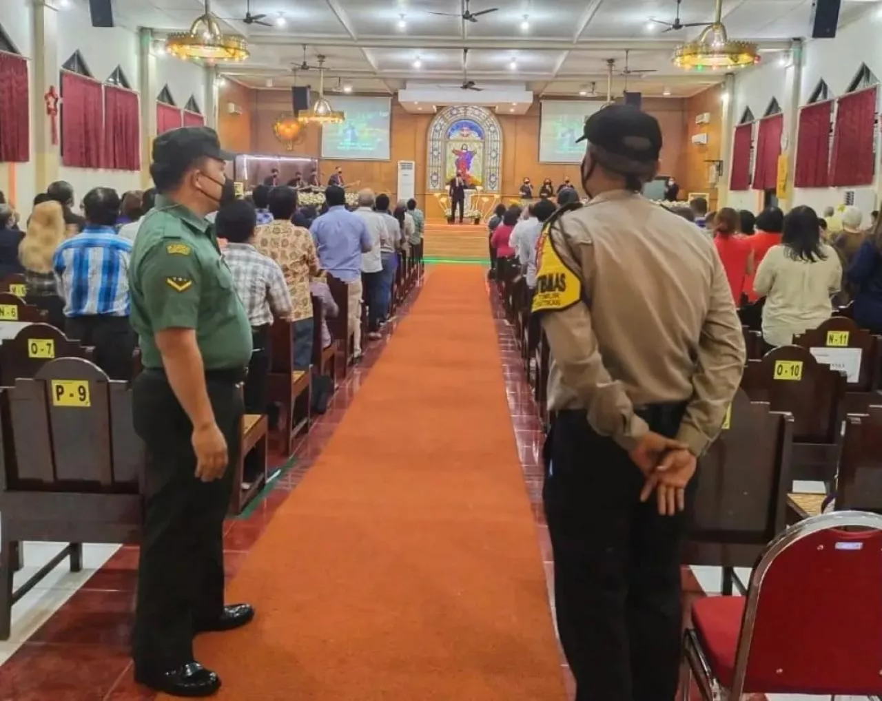 Amankan Kegiatan Ibadah Kenaikan Isa Al Masih di Gereja Pantekosta di Indonesia