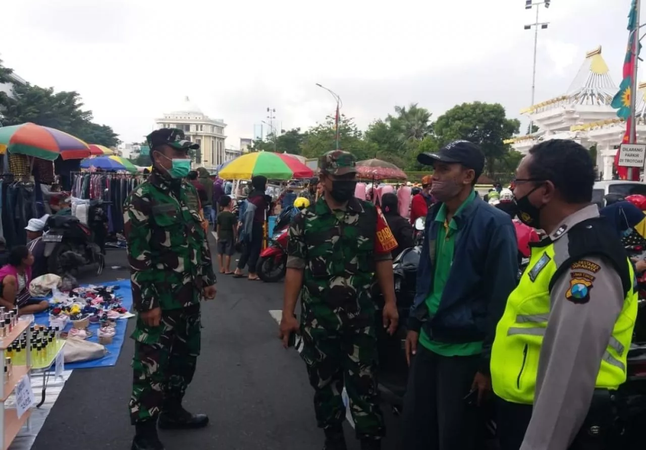 Himbau Disiplin Protokol Kesehatan di Pasar Minggu