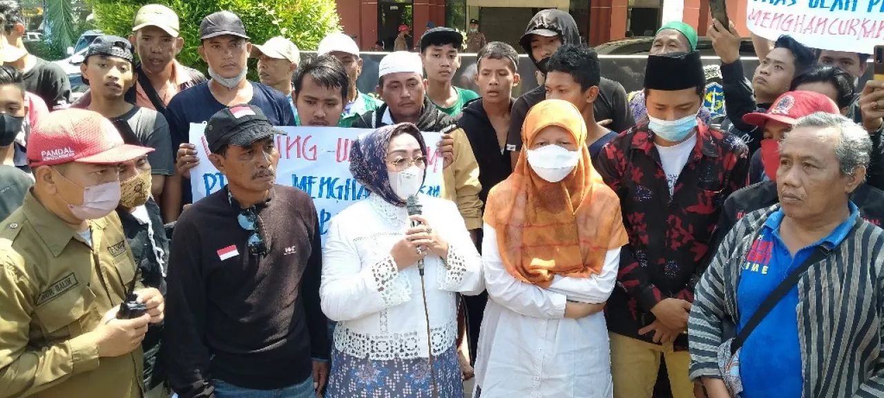Terkait Hancurnya Musholah Warga, PT. KAI Daop 8 Diadukan ke DPRD Surabaya