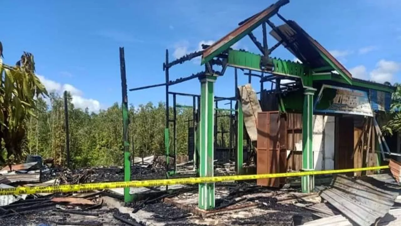 Kebakaran Rumah dan Ruko di Tapin, Damkar Gabungan BPK-PMK Dikerahkan