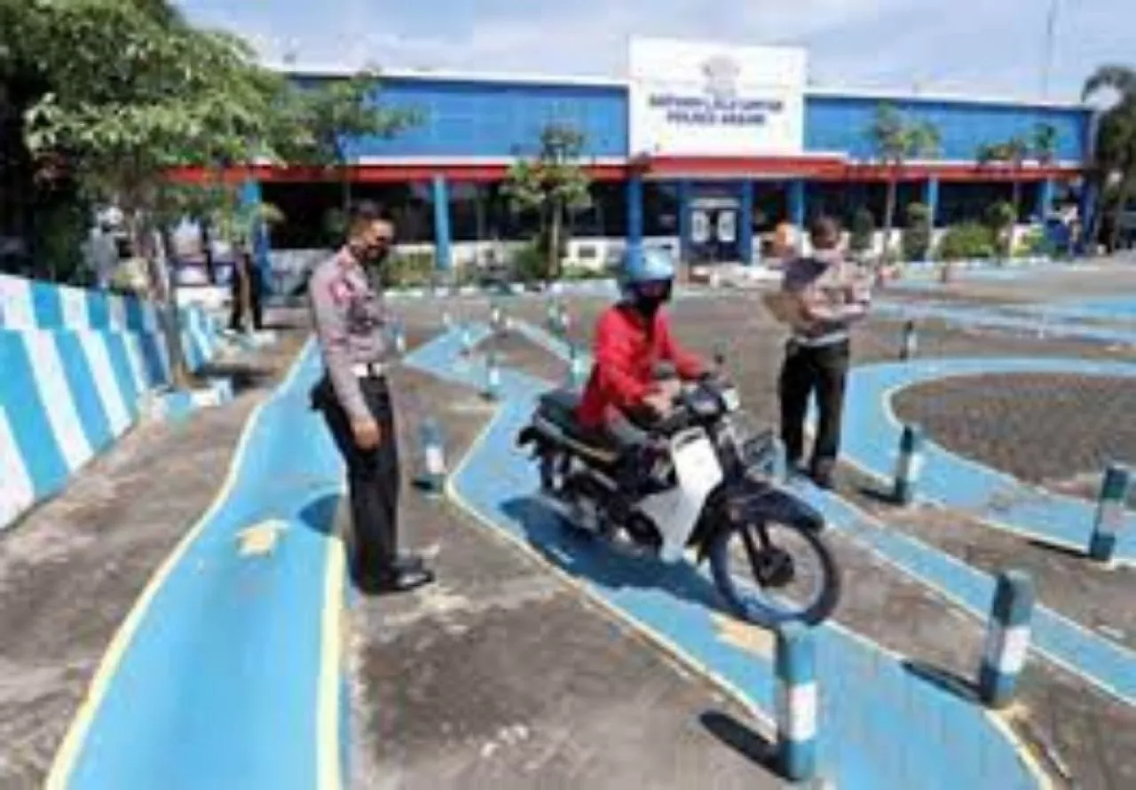 Sat Lantas Polres Gresik Giat Program Coaching Clinik Wujud Membantu Masyarakat