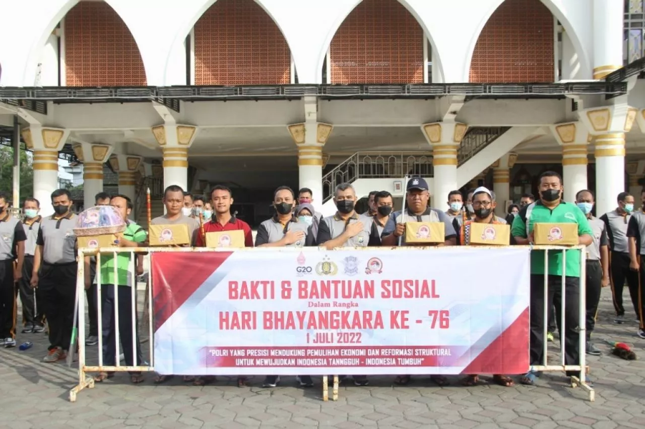 Menyambut Hari Bhayangkara ke-76, Polres Sampang Gelar Baksos di 14 Kecamatan