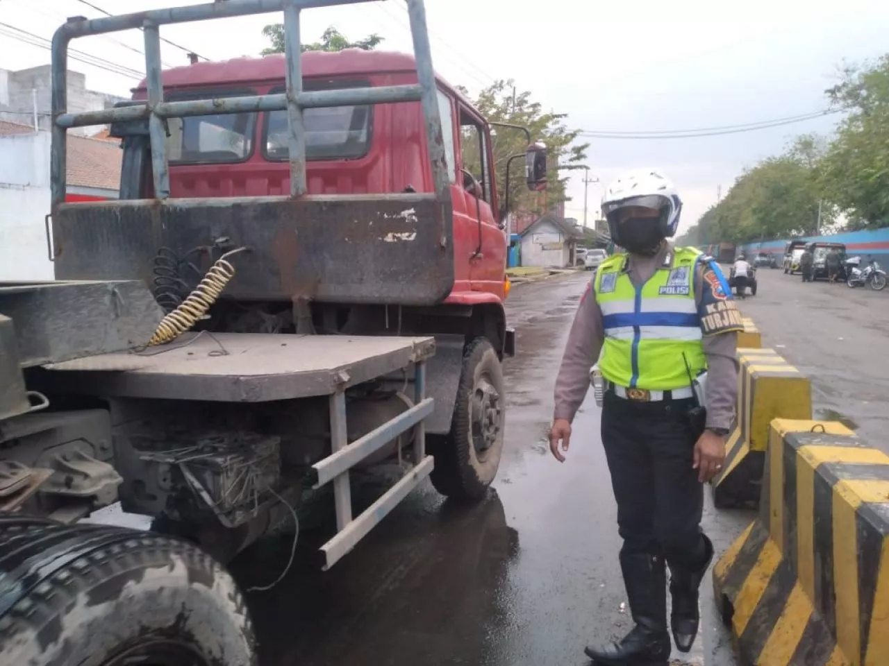 Atasi Banjir Rob, Ini yang Polres Pelabuhan Tanjung Perak Surabaya Lakukan