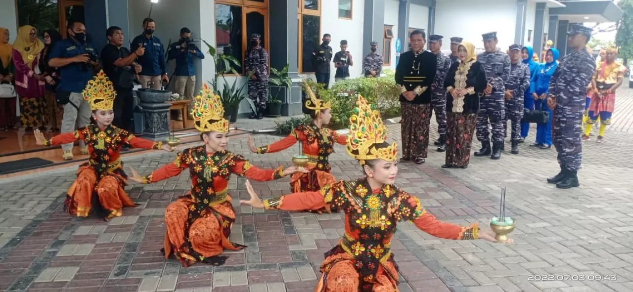 Wadan Kodiklatal Hadiri Penganugerahan Gelar Kesultanan Sumenep Kepada Wakasal