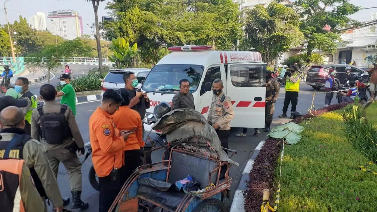 Mau Antar Orang Sakit, Tukang Becak Ambruk dan Tewas di Taman Buah Undaan