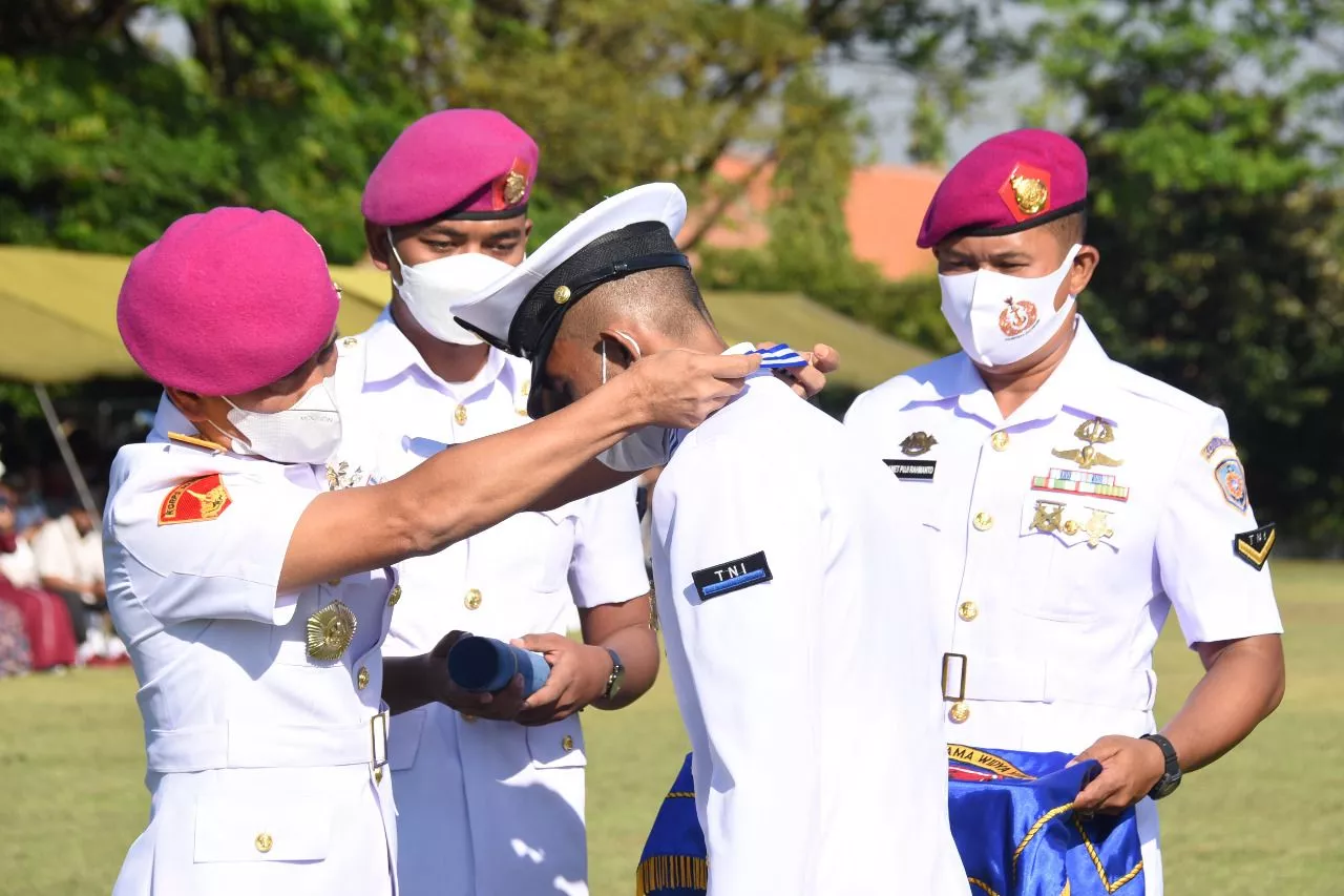 Direktur Latihan Kodiklatal Tutup Dikmata Marinir Angkatan XLI/1
