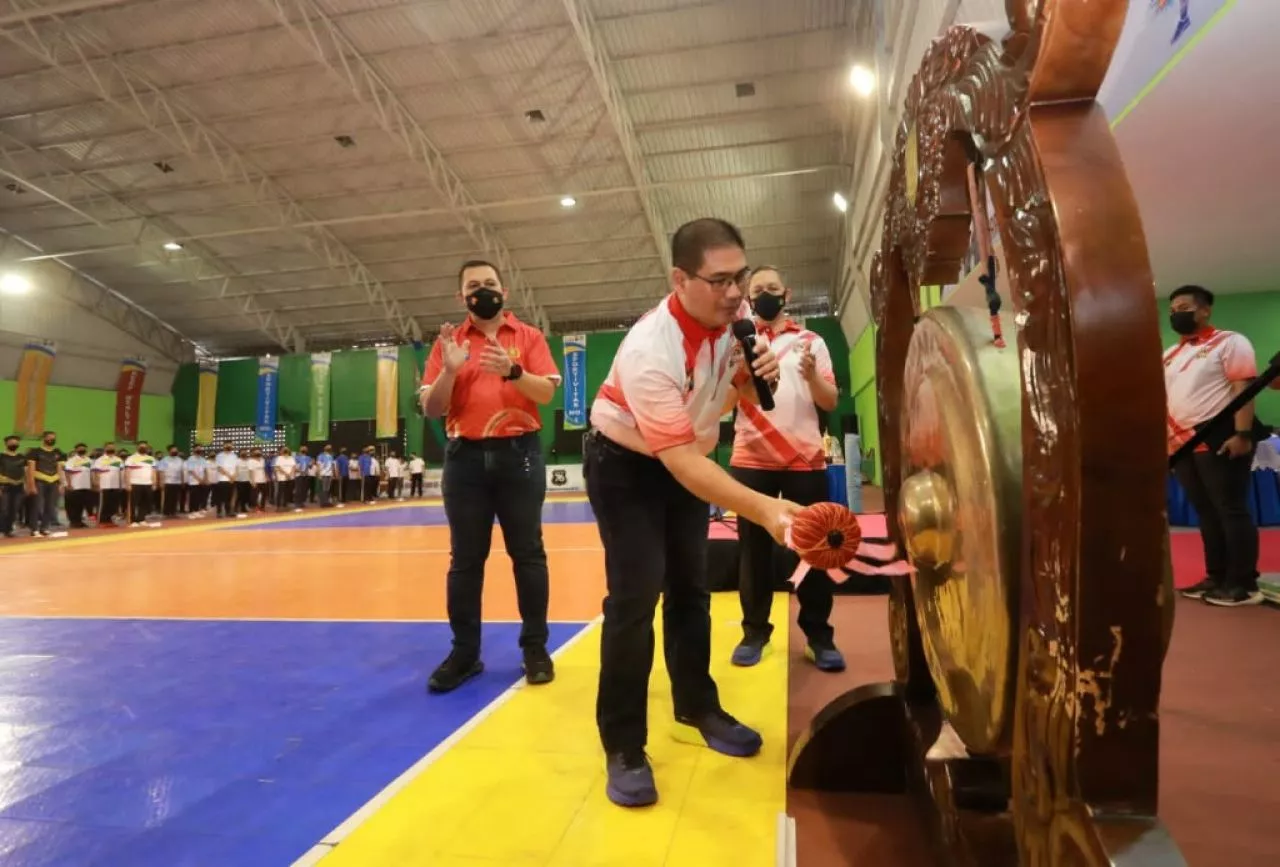Polda Jatim Gelar Open Olahraga Bola Volley dan Bulutangkis