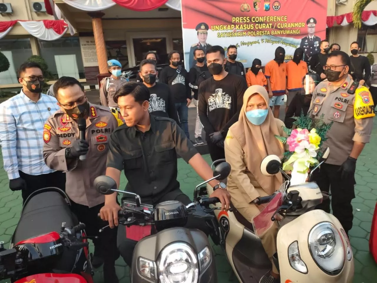 Polresta Banyuwangi Serahkan Sitaan Puluhan Motor Hasil Tangkapan kepada Pemiliknya