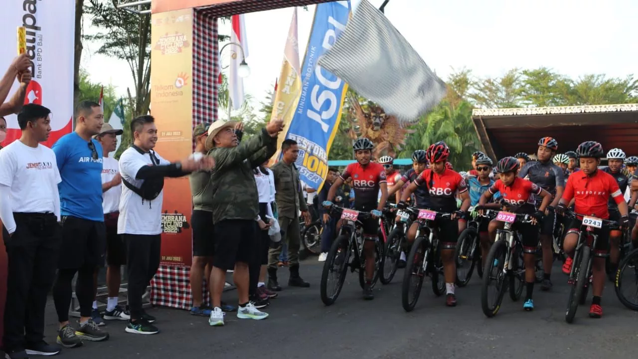 Bupati Tamba Lepas Ratusan Peserta Cycling 2022
