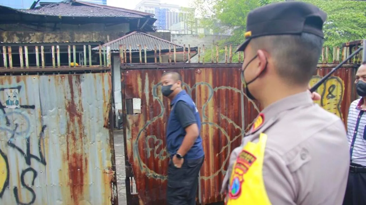 KPKNL Pusat dan Satgas BLBI Pasang Plakat di Tiga Sisi Jalan Embong Wungu