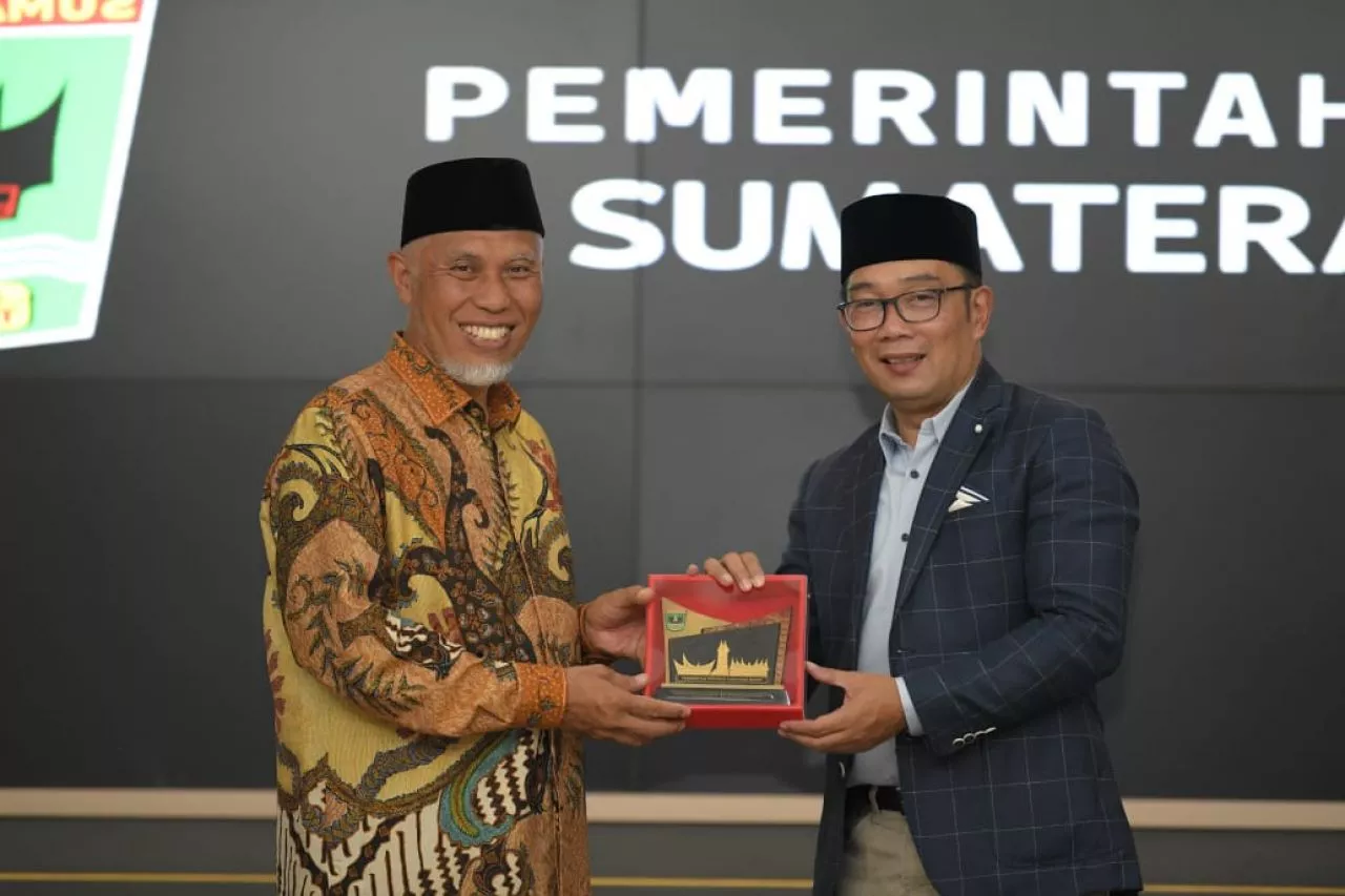 Jabar dan Sumbar Teken Perjanjian Kerja Sama di Sektor Pariwisata dan UMKM
