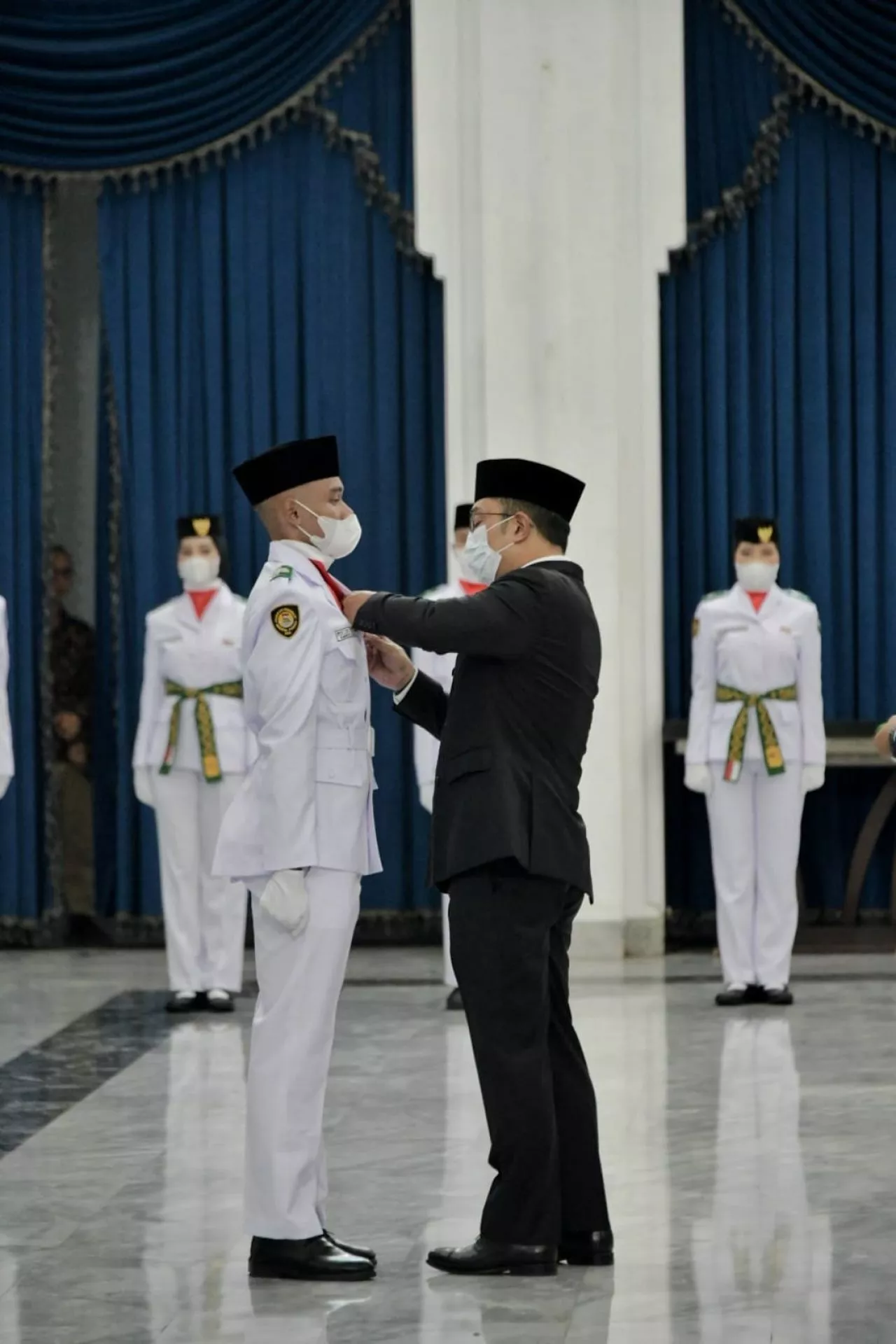 Gubernur Ridwan Kamil Kukuhkan 54 Pasukan Pengibar Bendera Pusaka Jabar 2022