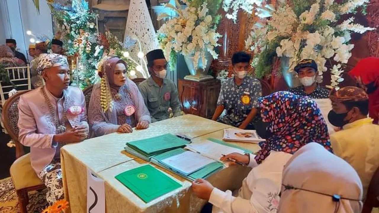 Nikah Masal di Empire Palace Surabaya, Pasangan Termuda Usia 15 Tahun