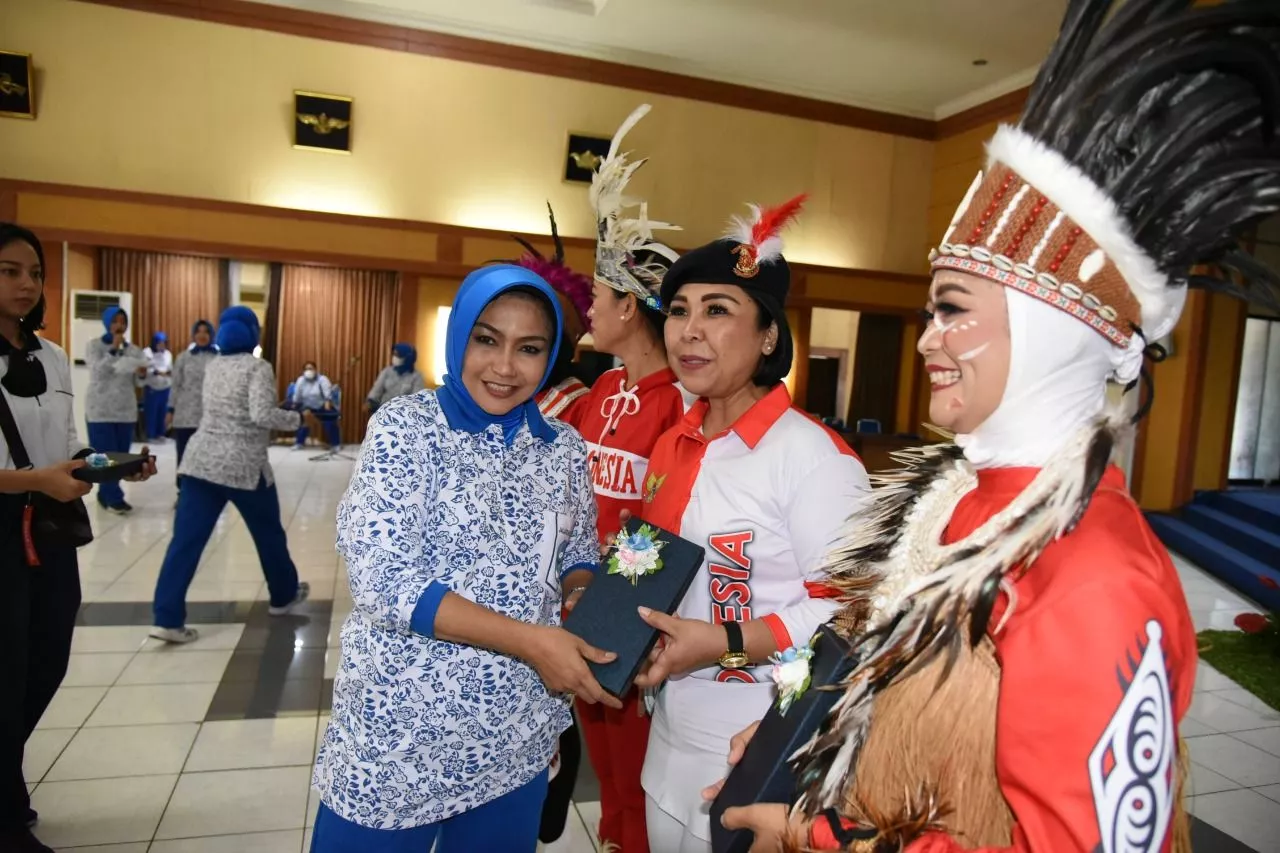Ultah ke 76, Bakor Jalasenastri Surabaya Gelar Olahraga Bersama Di Kodiklatal