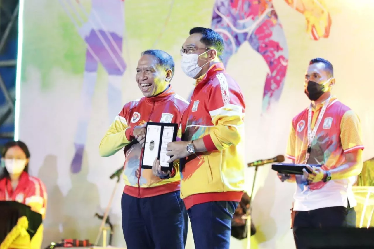 Gubernur Jawa Barat Ridwan Kamil Raih Penghargaan Kategori Pembina