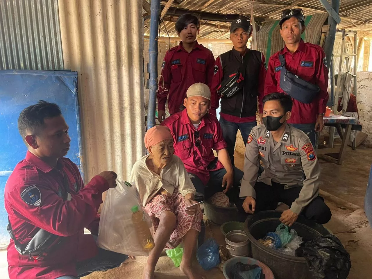 Menyisir Pelosok Desa Kecamatan Banyuates, PJS Akhiri Kegiatan Bakti Sosial