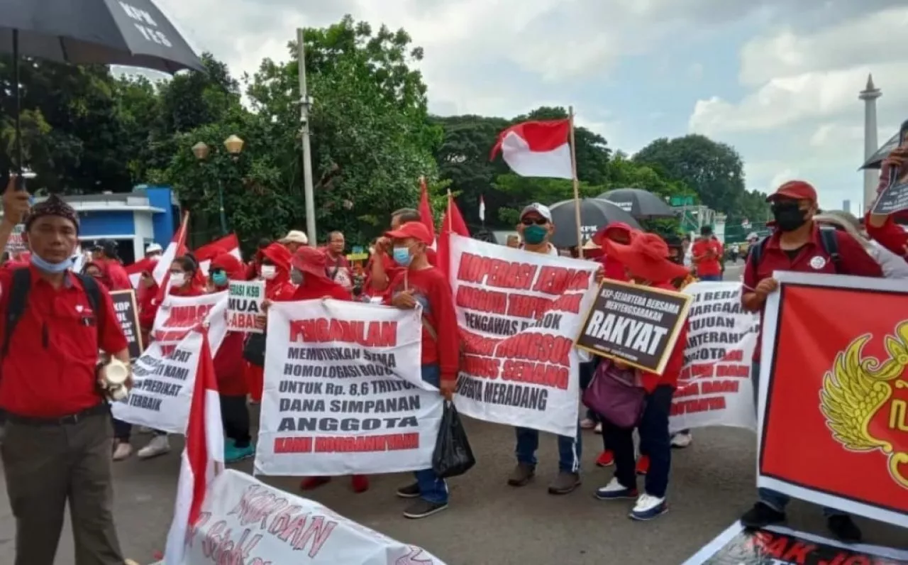 Aksi Damai Korban Koperasi Simpan Pinjam Sejahtera Bersama, Minta Presiden Turun Tangan