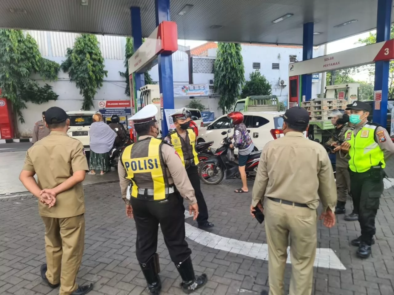 Kenaikan Harga BBM, Polrestabes Surabaya Bersama 3 Pilar Bersiaga di Beberapa SPBU