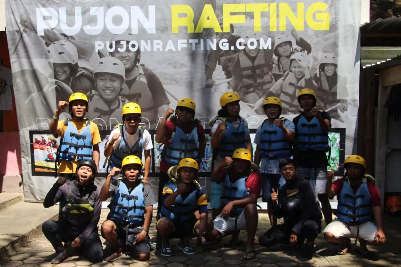 HUT ke 1, Persatuan Jurnalis Sampang Rafting Bareng di Pujon Malang