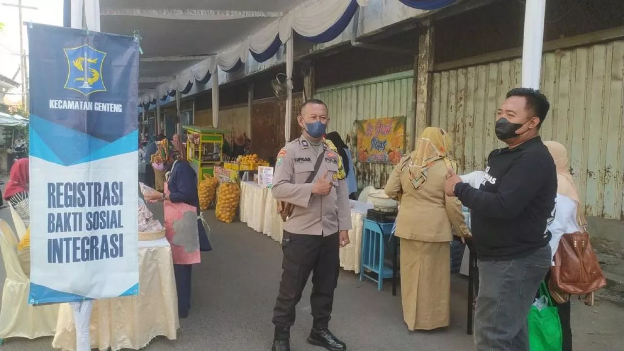 Baksos Kecamatan Genteng, Bhabin Kelurahan Bantu Anak yang Berstatus Stunting