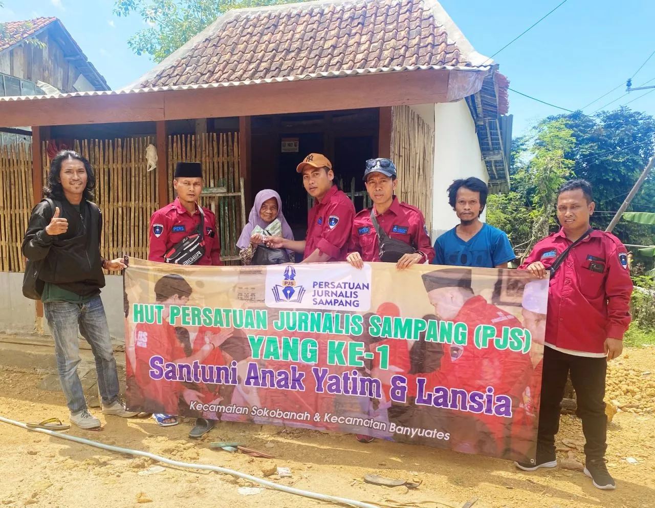 Di Hari Jadi yang ke 1, PJS Santuni Puluhan Lansia dan Anak Yatim