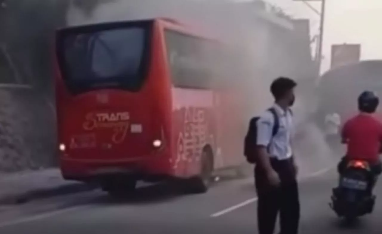 Kebakaran Bus di Halte Bukitsari, Siswa SMPN 30 Semarang Dapat Penghargaan