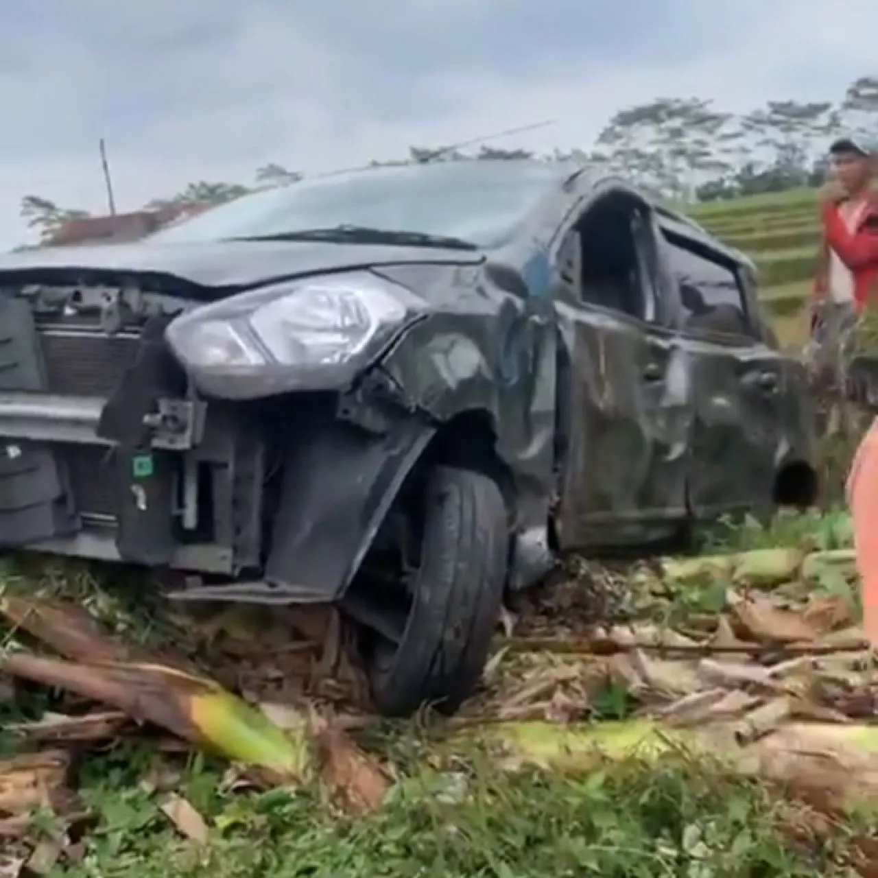 Laka City Car Lawan Sepeda Motor di Banjarnegara, Sebuah Bengkel Luluh Lantak