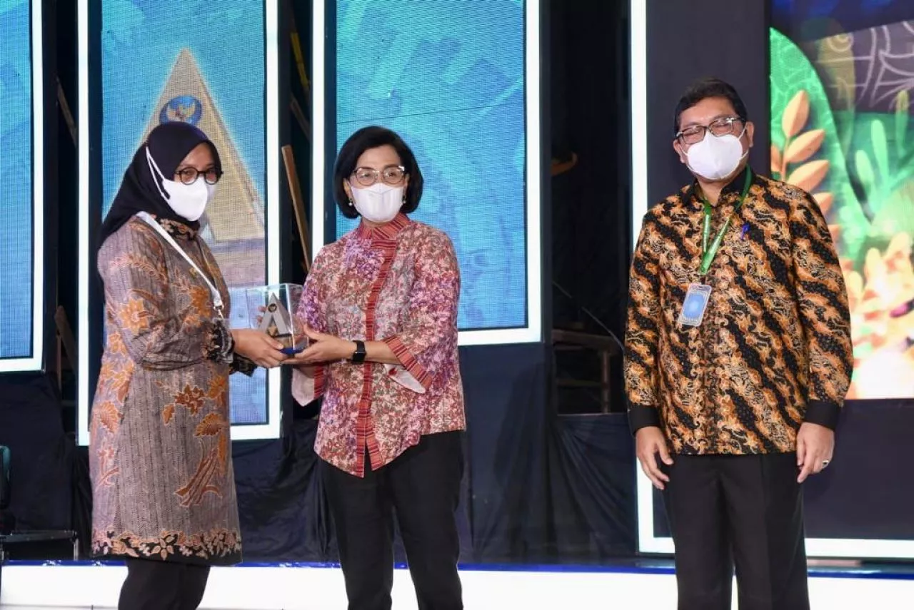Bupati Ipuk Fiestiandani Terima Penghargaan WTP dari Kemenkeu Sri Mulyani