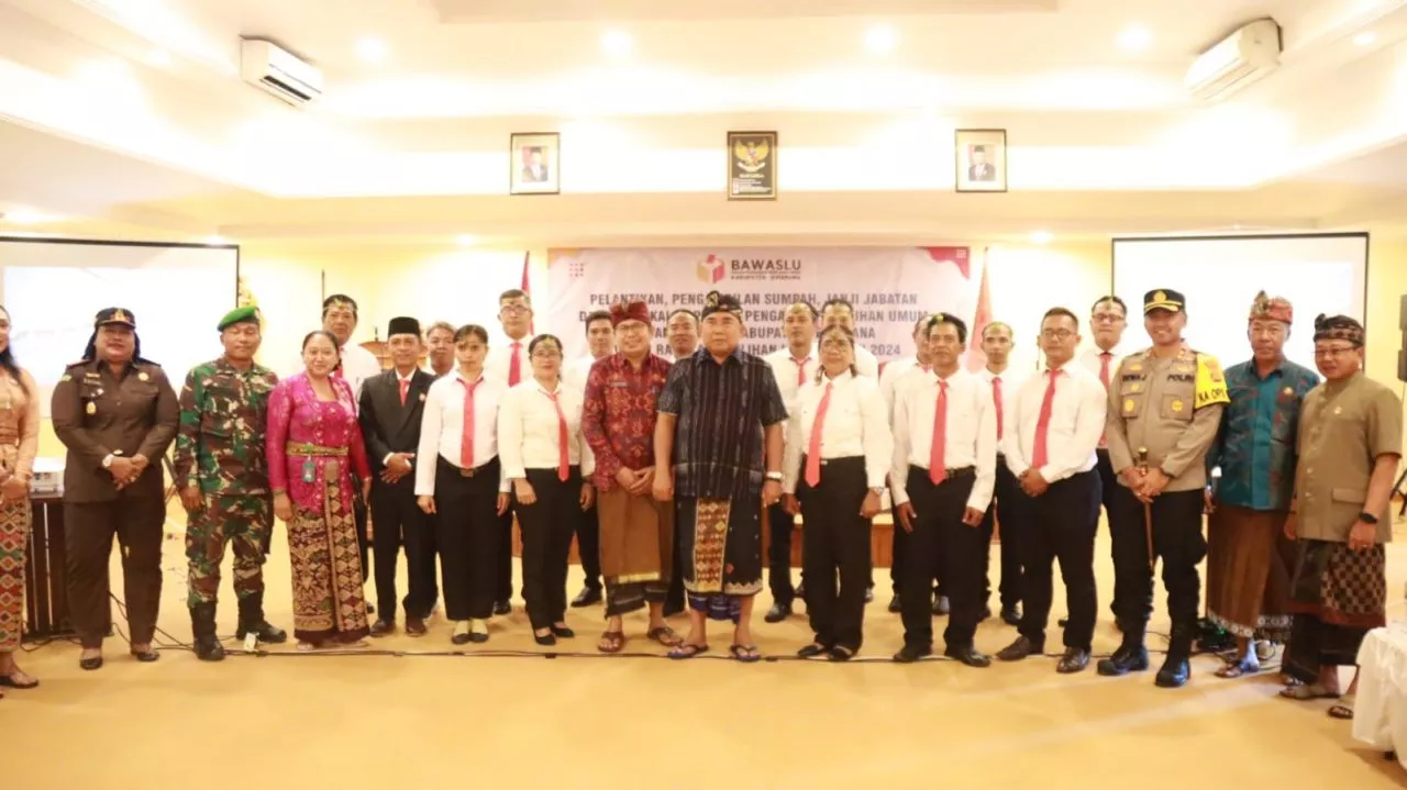 Panwascam se Kabupaten Jembrana Dilantik, Bupati Tamba: Harus Jujur dan Adil