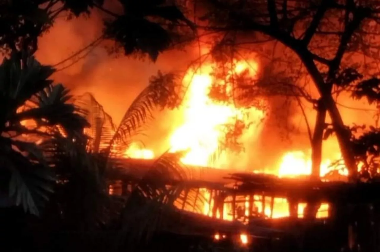 30 Bedeng Semi Permanen di Jakarta Barat Terbakar, 20 Unit Damkar Dikerahkan