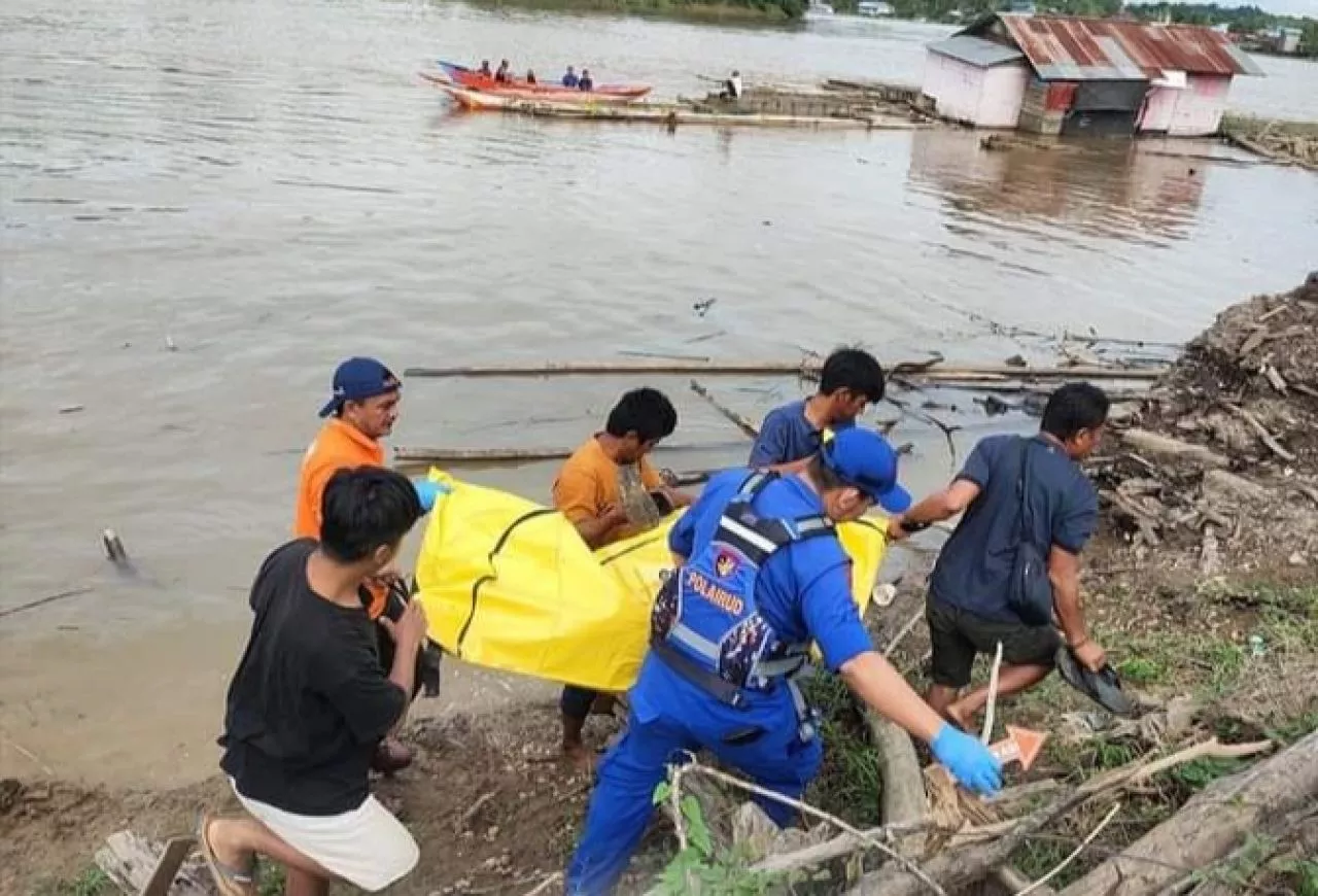 Warga Sekitar Sungai Mahakam Heboh Lantaran Ada Mayat Mengapung