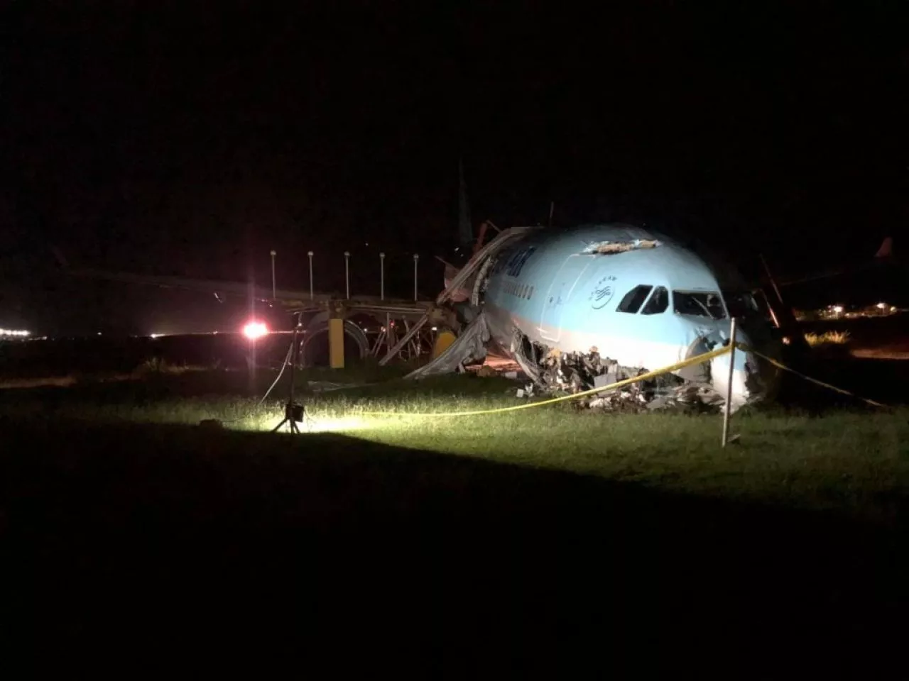 Pesawat Airbus Milik Korean Air Hantam Landasan Pacu Saat Mendarat di Cebu