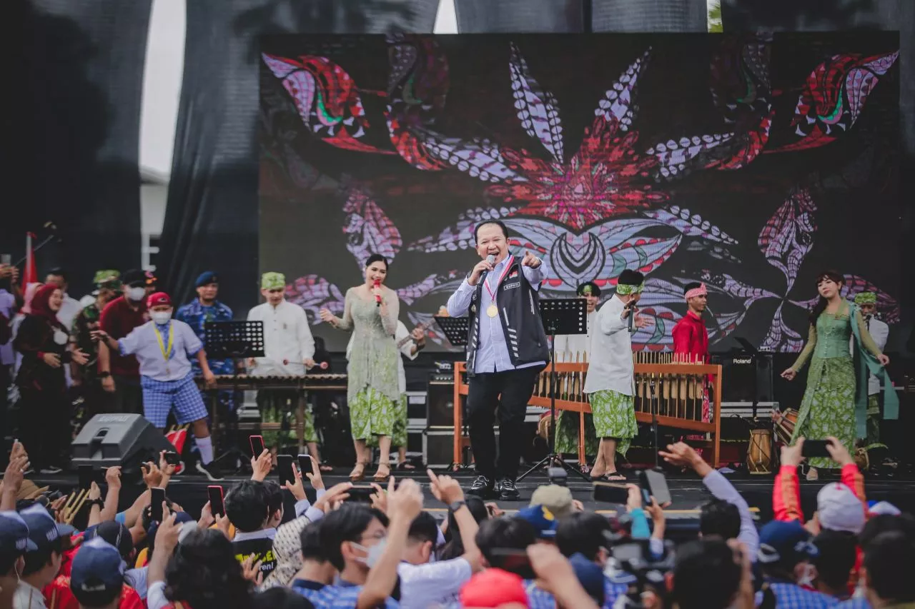 Penmkab Jember Gelar Gebyar Angklung yang Dimainkan 3200 Peserta
