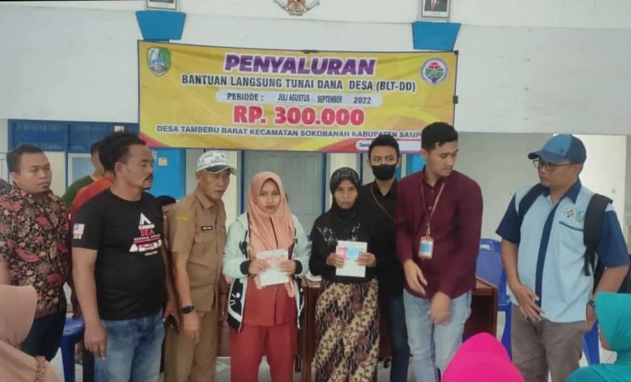Salurkan BLT- DD Pada Warga, Pemdes Tamberu Barat Gandeng BASS Bank Sampang