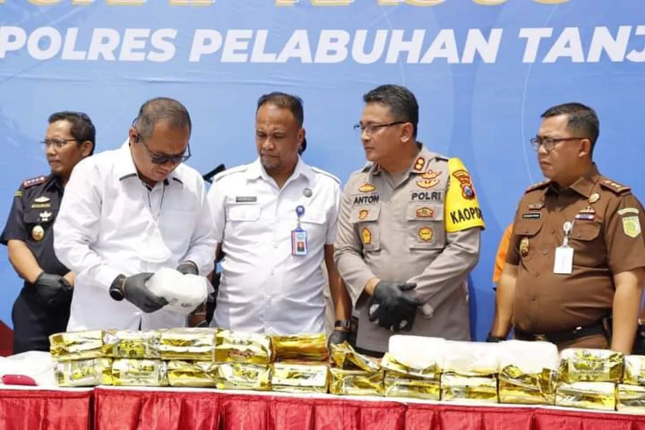 Polres Tanjung Perak Musnahkan Puluhan Kilogram Barang Bukti Narkoba