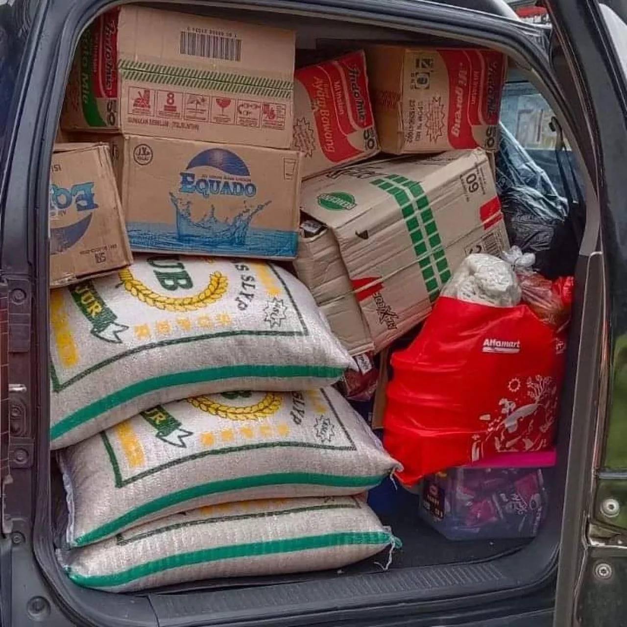 Bantuan dari warga Depok