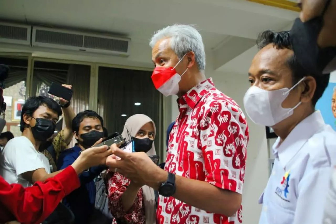 Ngobrol Soal Penetapan Upah, Ganjar dan Buruh Duduk Rembuk Bareng
