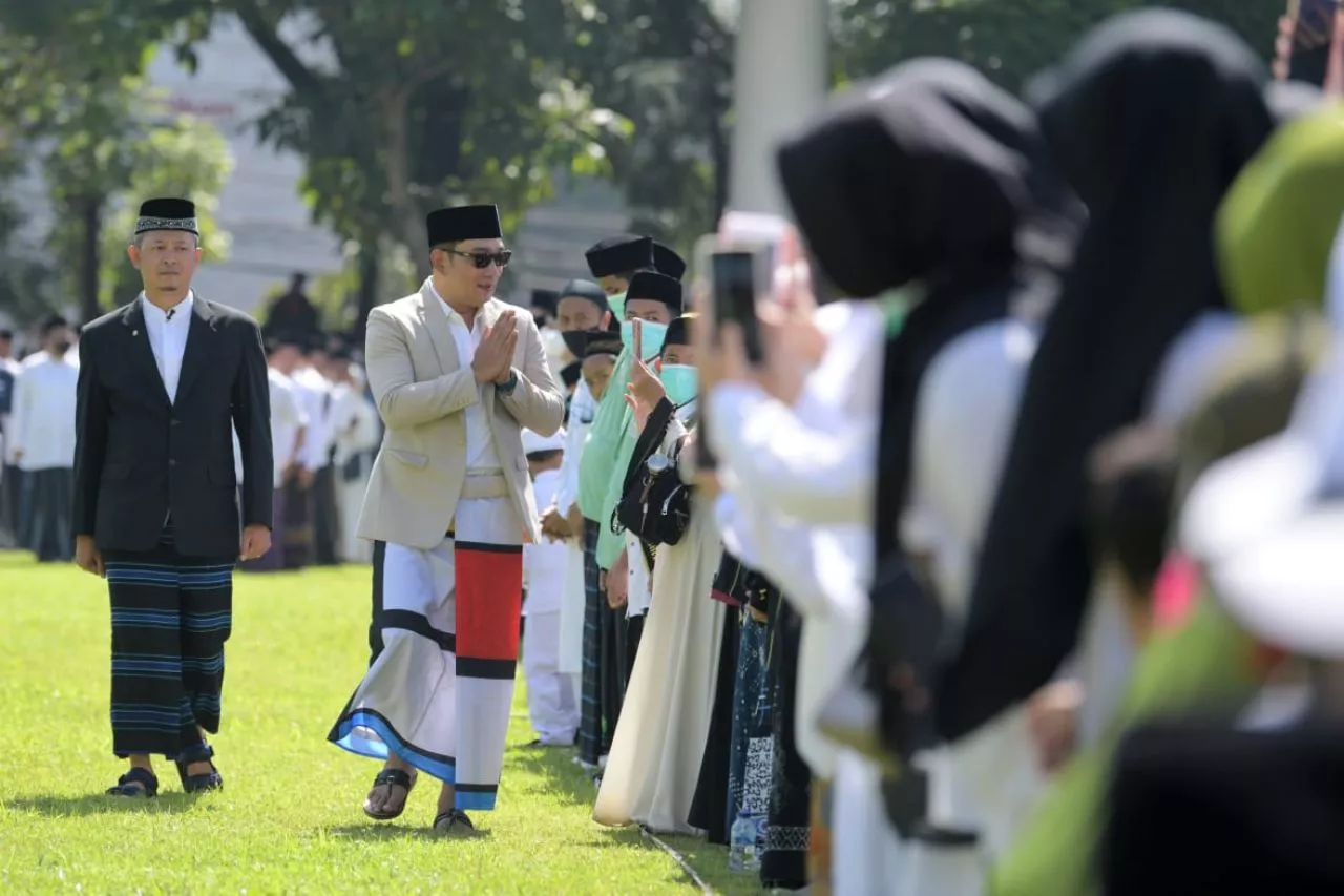 Ridwan Kamil Serahkan Bantuan untuk Pembangunan Sarana Prasarana Pendidikan