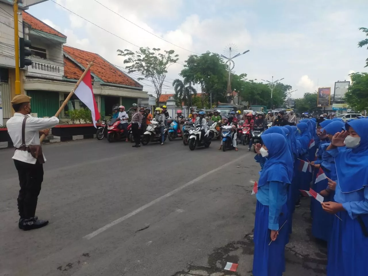 Sat Lantas Peringati Hari Pahlawan di Titik Nol Kabupaten Sampang