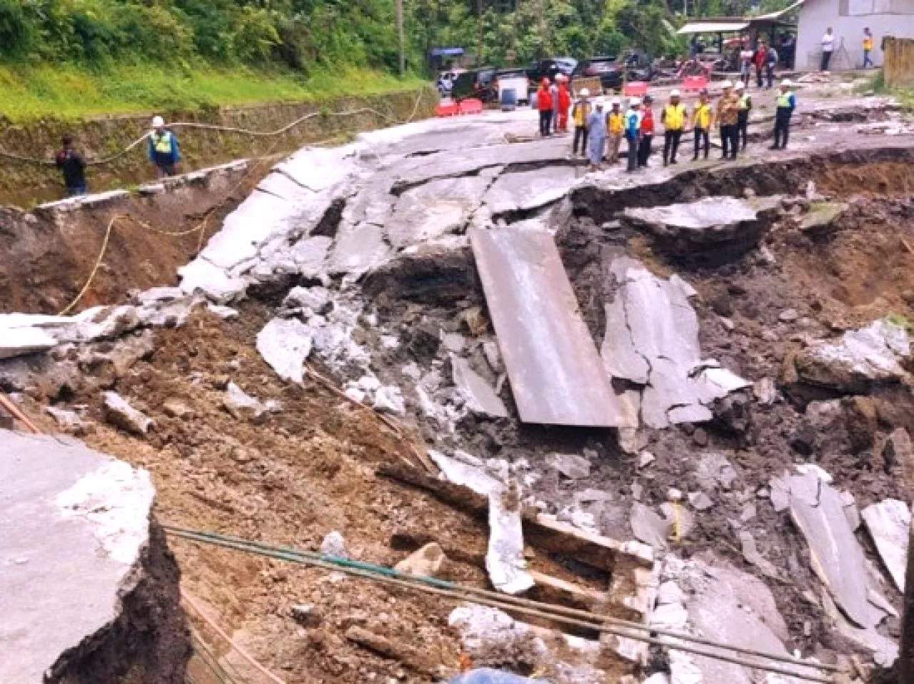 Jembatan Gladak Perak Lumajang Amblas, Jalur ke Malang Terputus