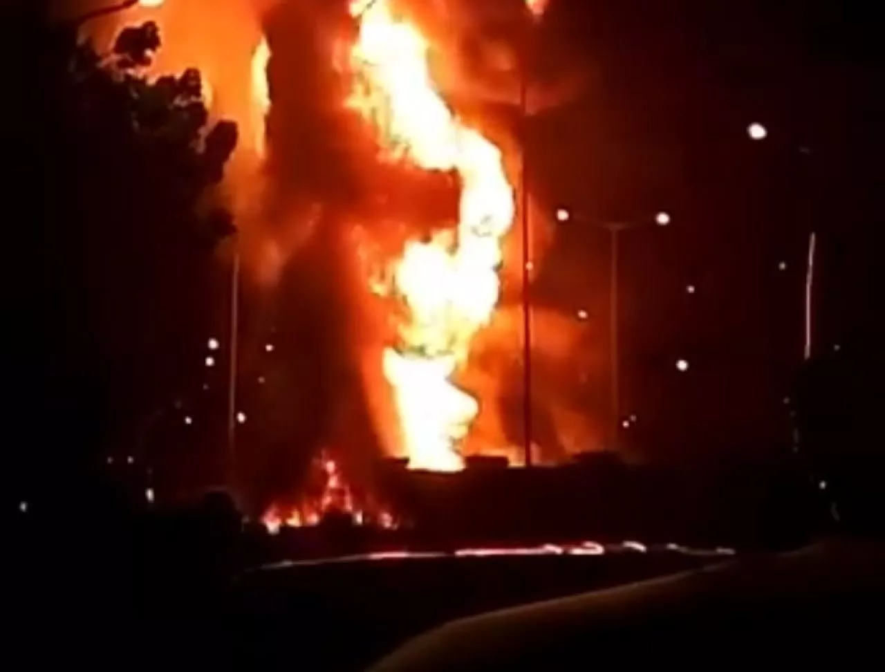 Truk BBM di Tol Ring Road KM 7 Cengkareng Terbakar, 8 Unit Damkar Dikerahkan