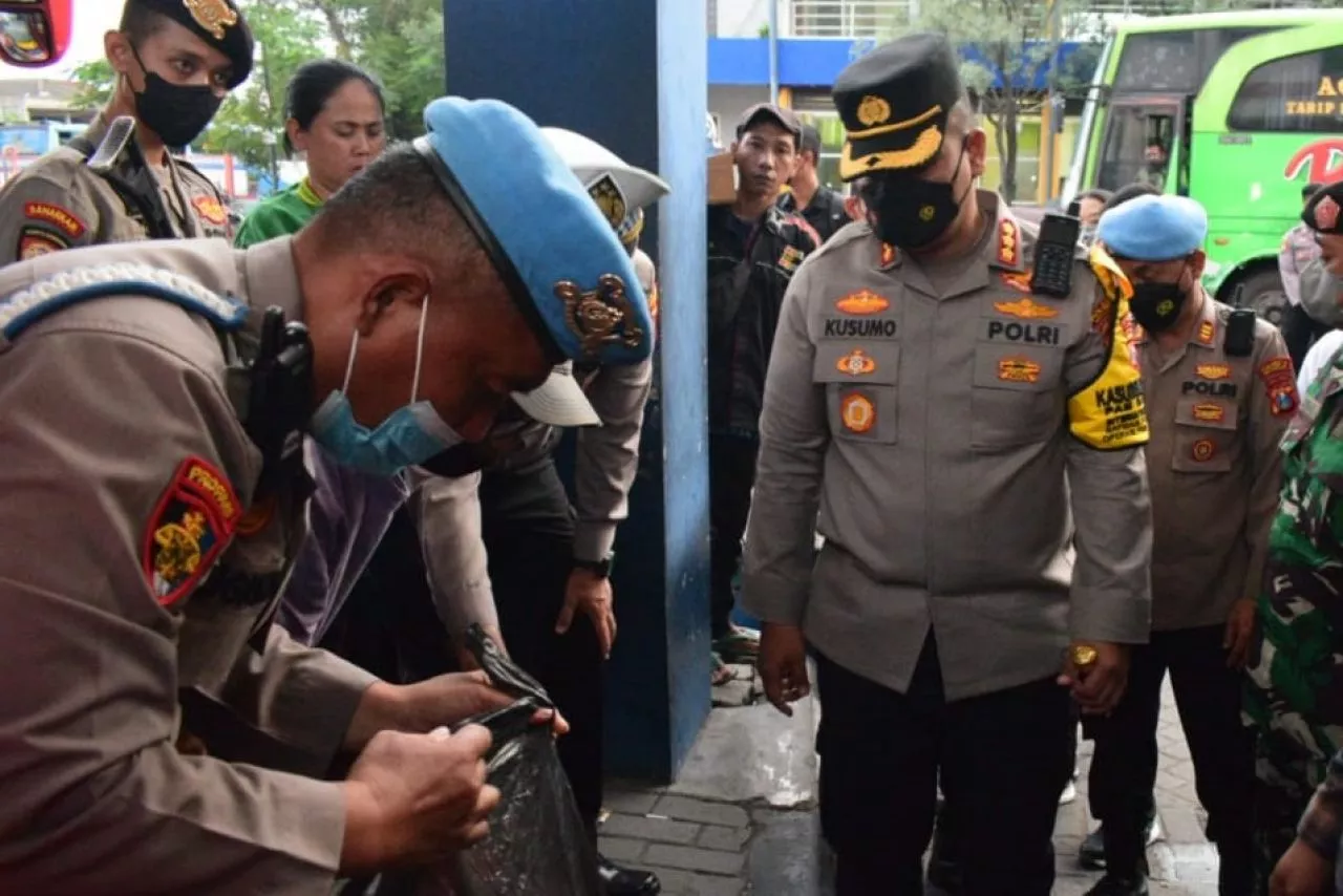 Antisipasi G20 Rusuh, Polisi Periksa Transportasi Tujuan Bali di Bungurasih